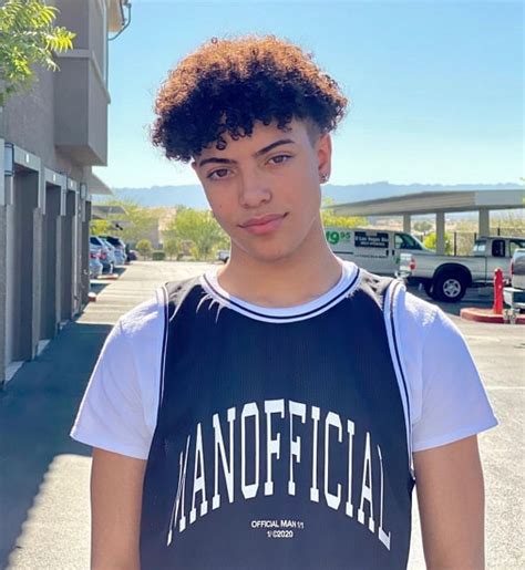 derek trendz sister|DerekTrendz Bio, Wiki, Age, Girlfriend, TikTok, Merch,。